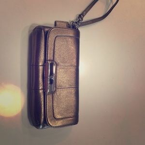 Coach clutch barely used! Perfect for night out!